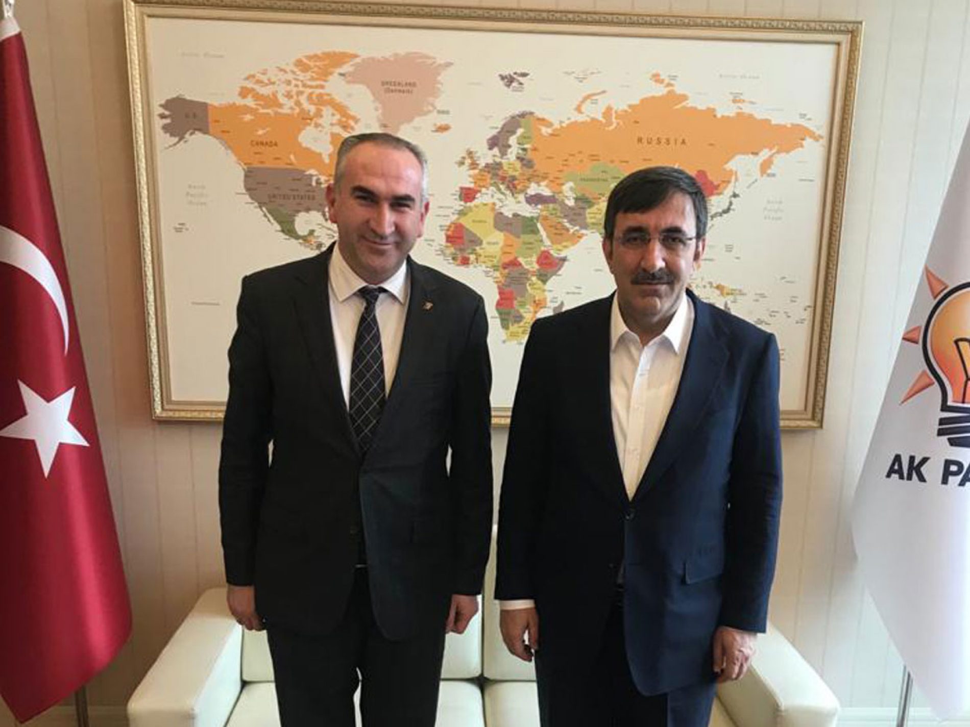 协会会长İhsan BEŞER拜访了正义与发展党对外关系部部长Cevdet YILMAZ