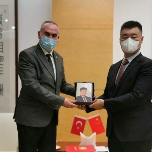 协会会长İhsan BEŞER拜访了中国驻土耳其大使馆经济商务处参赞刘毓骅