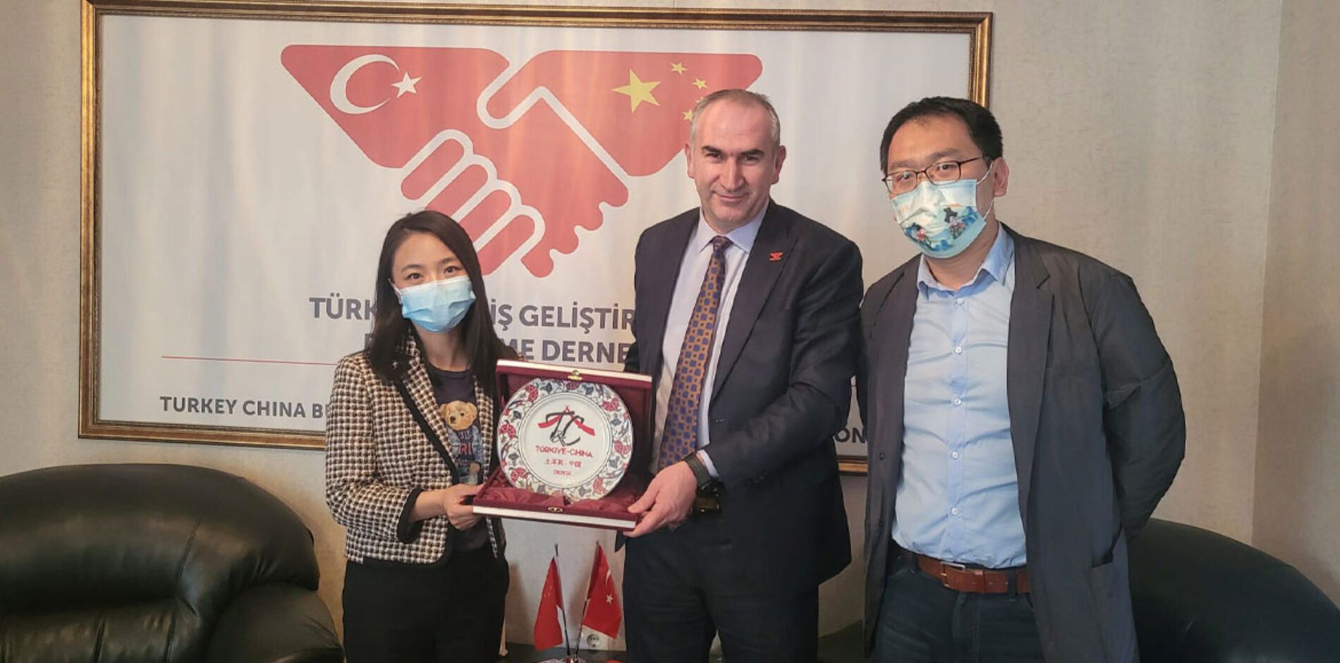 Çin Uluslararası Haber Ajansı Ankara Temsilcisi Sn. HUI HUI Chen Genel Başkanımız Sn. İhsan BEŞER’i Ziyaret Etti
