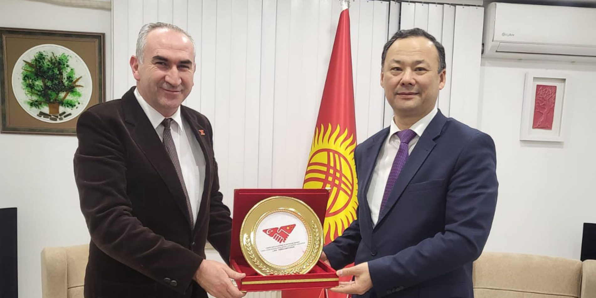 Genel Başkanımız Sn. İhsan BEŞER Kırgızistan Cumhuriyeti Büyükelçisi Sn. Ruslan KAZAKBAE’i Ziyaret Etti